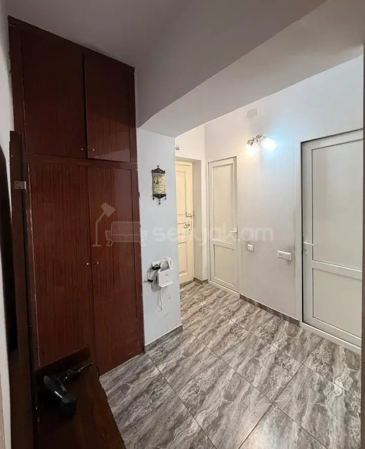 4 Սենյականոց Բնակարան Քարե Շենքում, 74քմ, 1/5 հարկ, Կոսմետիկ Վերանորոգված