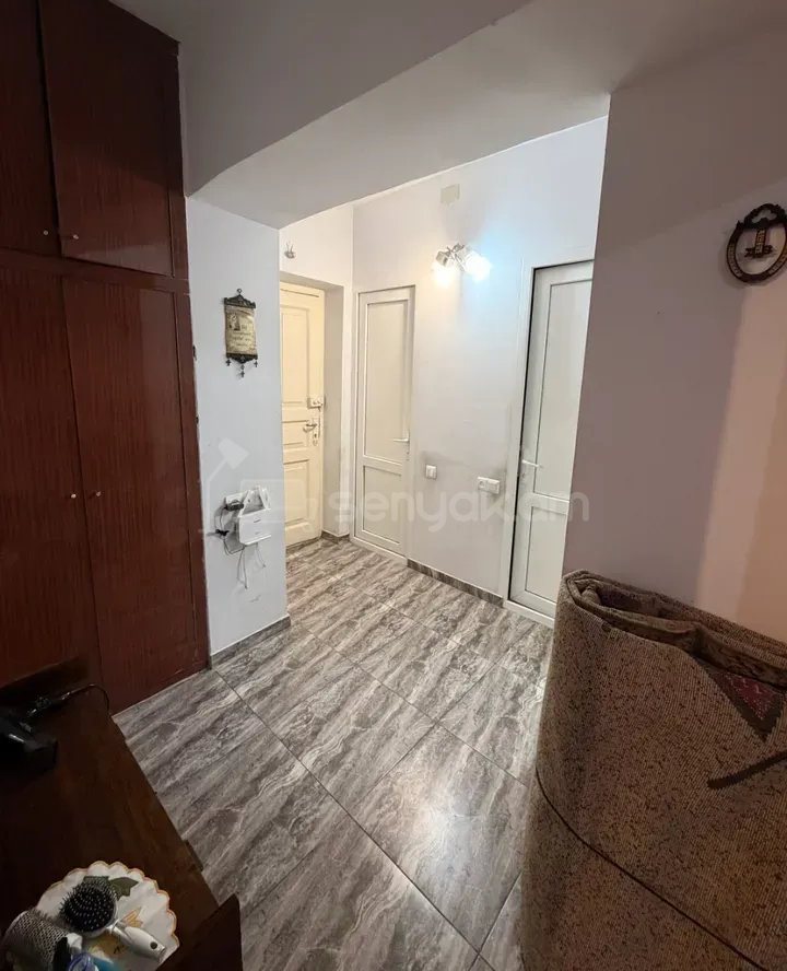 4 Սենյականոց Բնակարան Քարե Շենքում, 74քմ, 1/5 հարկ, Կոսմետիկ Վերանորոգված