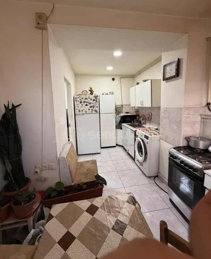 4 Սենյականոց Բնակարան Քարե Շենքում, 74քմ, 1/5 հարկ, Կոսմետիկ Վերանորոգված