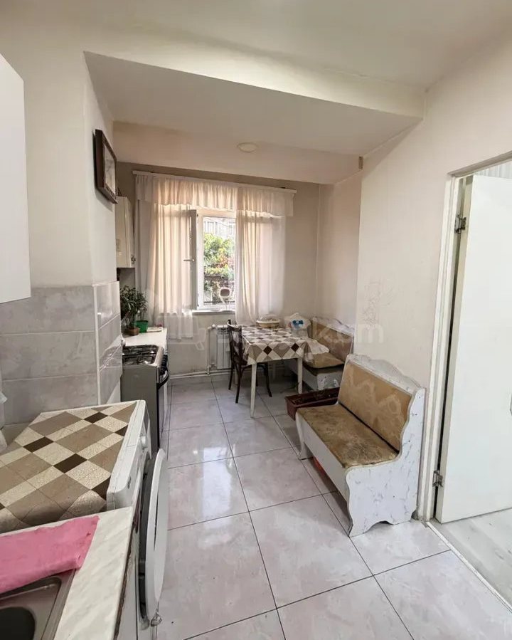 4 Սենյականոց Բնակարան Քարե Շենքում, 74քմ, 1/5 հարկ, Կոսմետիկ Վերանորոգված