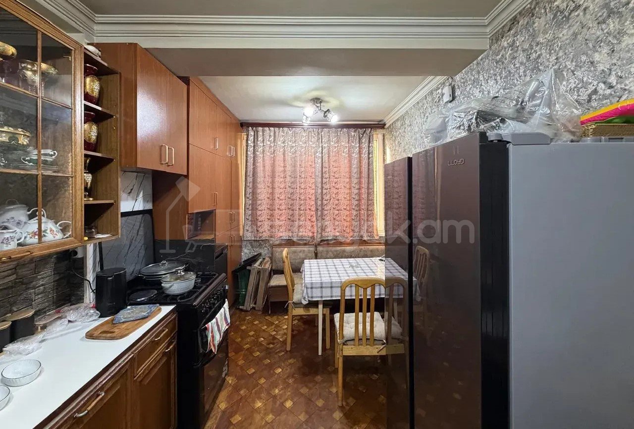 3 Սենյականոց Բնակարան, 92քմ, 5/11 հարկ, Նորմալ Վիճակում