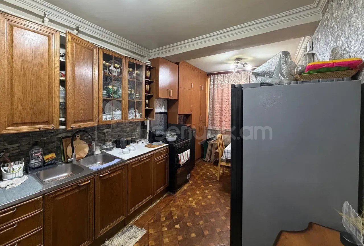 3 Սենյականոց Բնակարան, 92քմ, 5/11 հարկ, Նորմալ Վիճակում