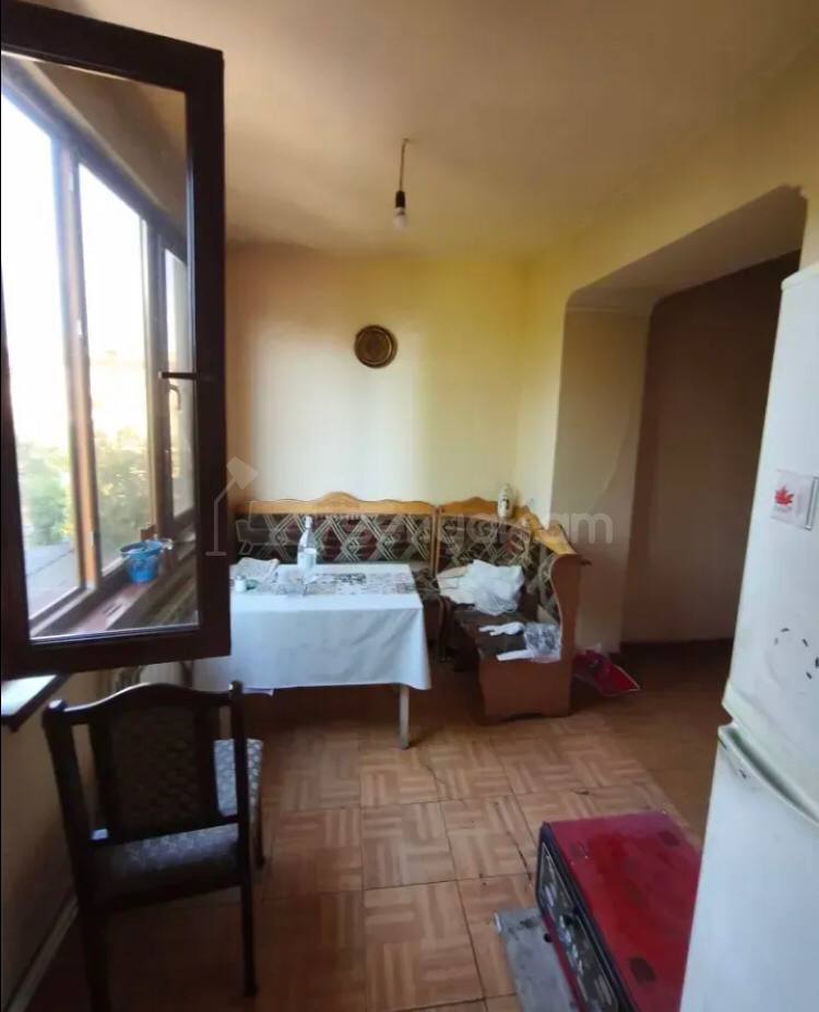 3 Սենյականոց Բնակարան Քարե Շենքում, 77քմ, 4/4 հարկ, Կոսմետիկ Վերանորոգված