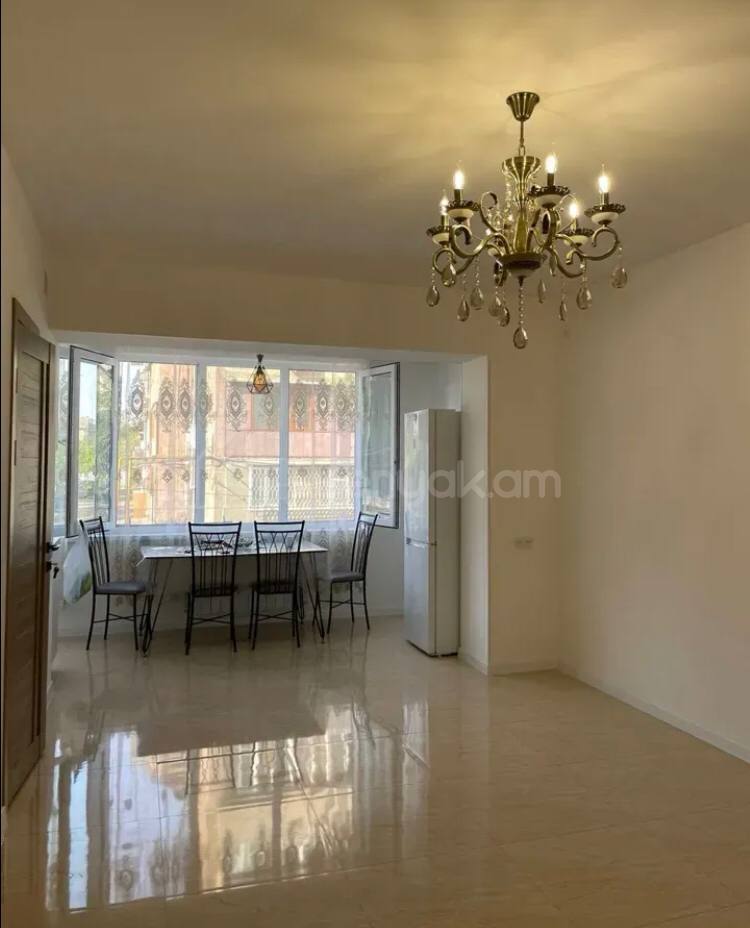 3 Սենյականոց Բնակարան Քարե Շենքում, 53քմ, 2/5 հարկ, Կապիտալ Վերանորոգված, Կահավորված
