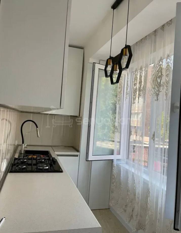 3 Սենյականոց Բնակարան Քարե Շենքում, 53քմ, 2/5 հարկ, Կոսմետիկ Վերանորոգված, Կահավորված