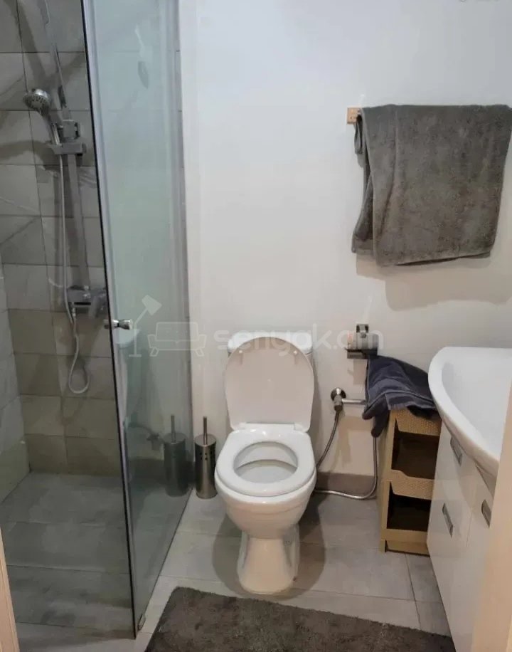 4 Սենյականոց Բնակարան Քարե Շենքում, 93քմ, 6/6 հարկ, Կապիտալ Վերանորոգված