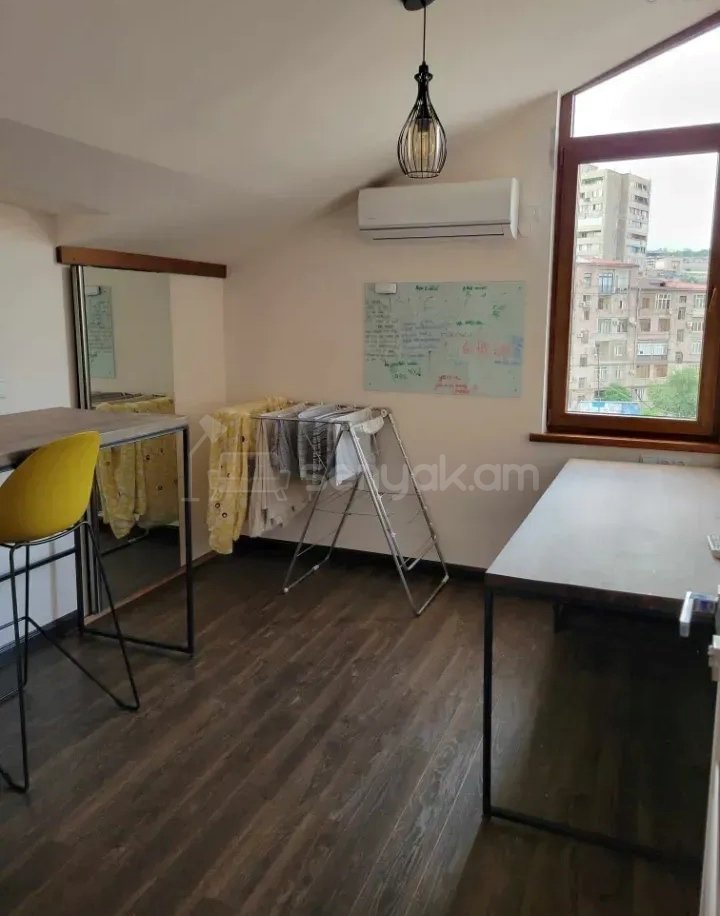 4 Սենյականոց Բնակարան Քարե Շենքում, 93քմ, 6/6 հարկ, Կապիտալ Վերանորոգված