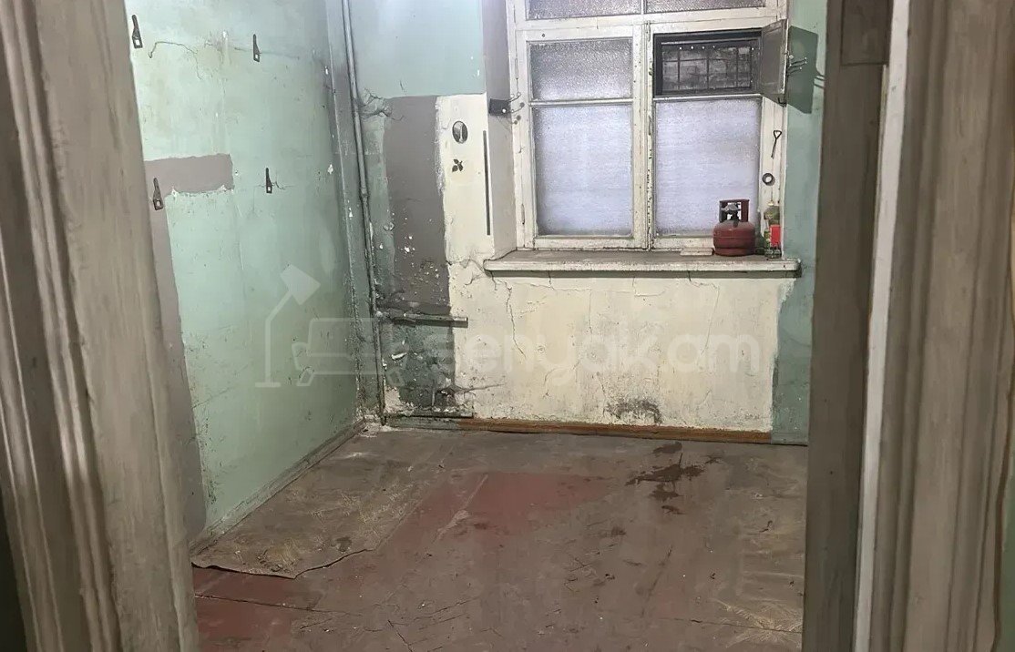 3 Սենյականոց Բնակարան Քարե Շենքում, 90քմ, 1/5 հարկ, Պետական Վիճակում