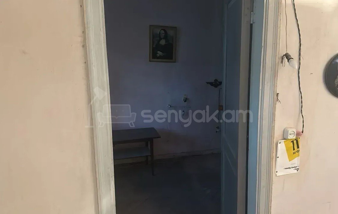 3 Սենյականոց Բնակարան Քարե Շենքում, 90քմ, 1/5 հարկ, Պետական Վիճակում