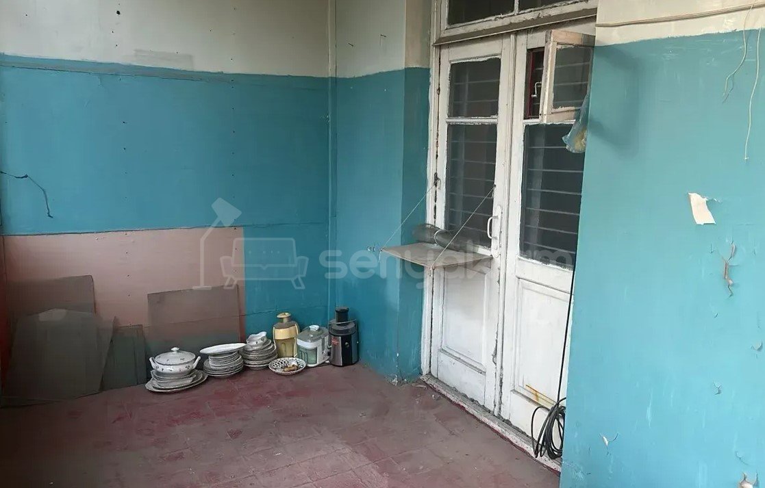 3 Սենյականոց Բնակարան Քարե Շենքում, 90քմ, 1/5 հարկ, Պետական Վիճակում