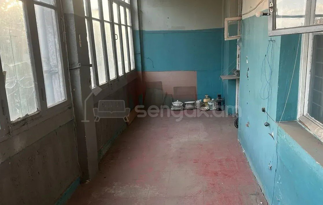 3 Սենյականոց Բնակարան Քարե Շենքում, 90քմ, 1/5 հարկ, Պետական Վիճակում
