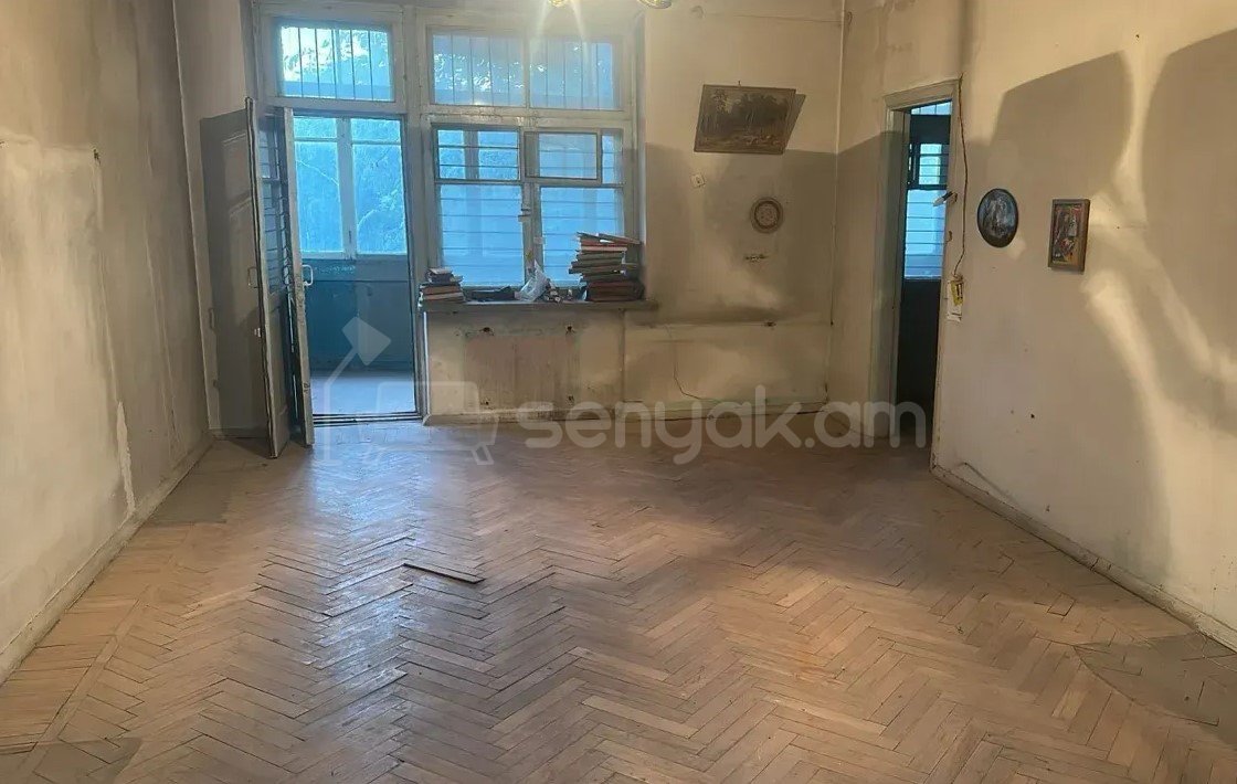 3 Սենյականոց Բնակարան Քարե Շենքում, 90քմ, 1/5 հարկ, Պետական Վիճակում