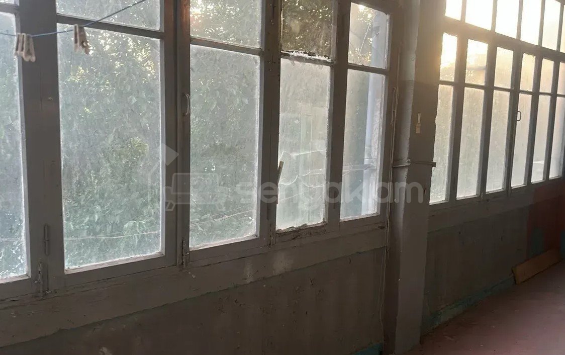 3 Սենյականոց Բնակարան Քարե Շենքում, 90քմ, 1/5 հարկ, Պետական Վիճակում