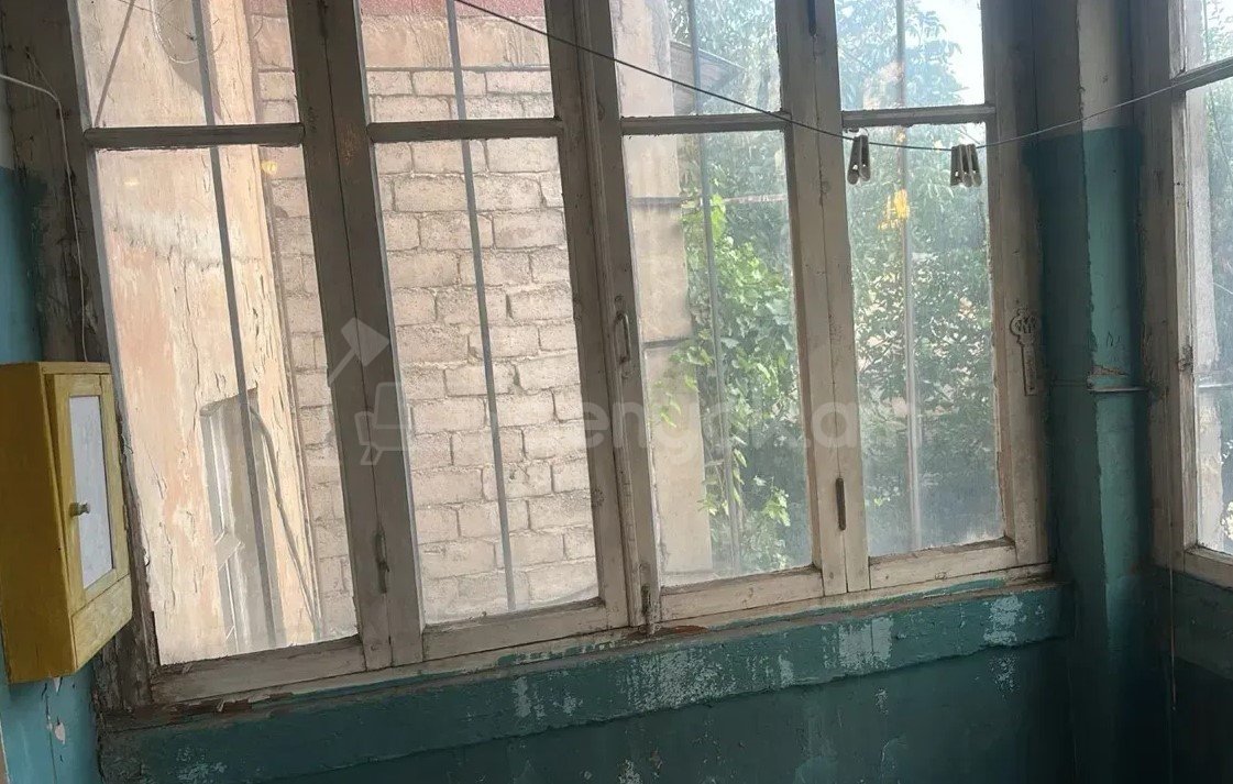 3 Սենյականոց Բնակարան Քարե Շենքում, 90քմ, 1/5 հարկ, Պետական Վիճակում