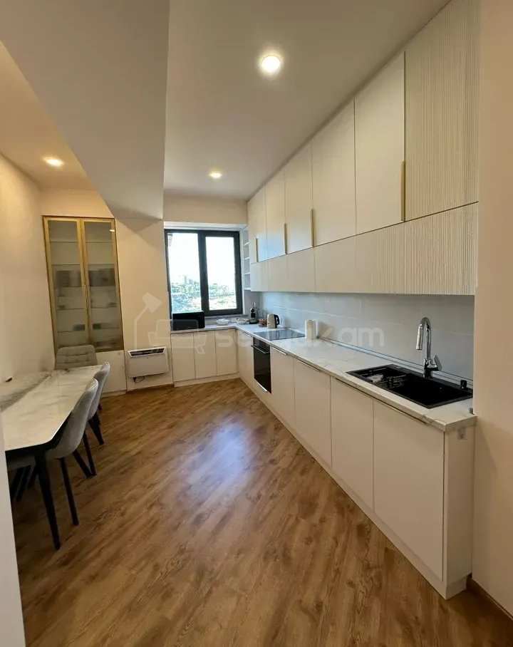 3 Սենյականոց Բնակարան Նորակառույցում, 100քմ, 14/18 հարկ, Կապիտալ Վերանորոգված