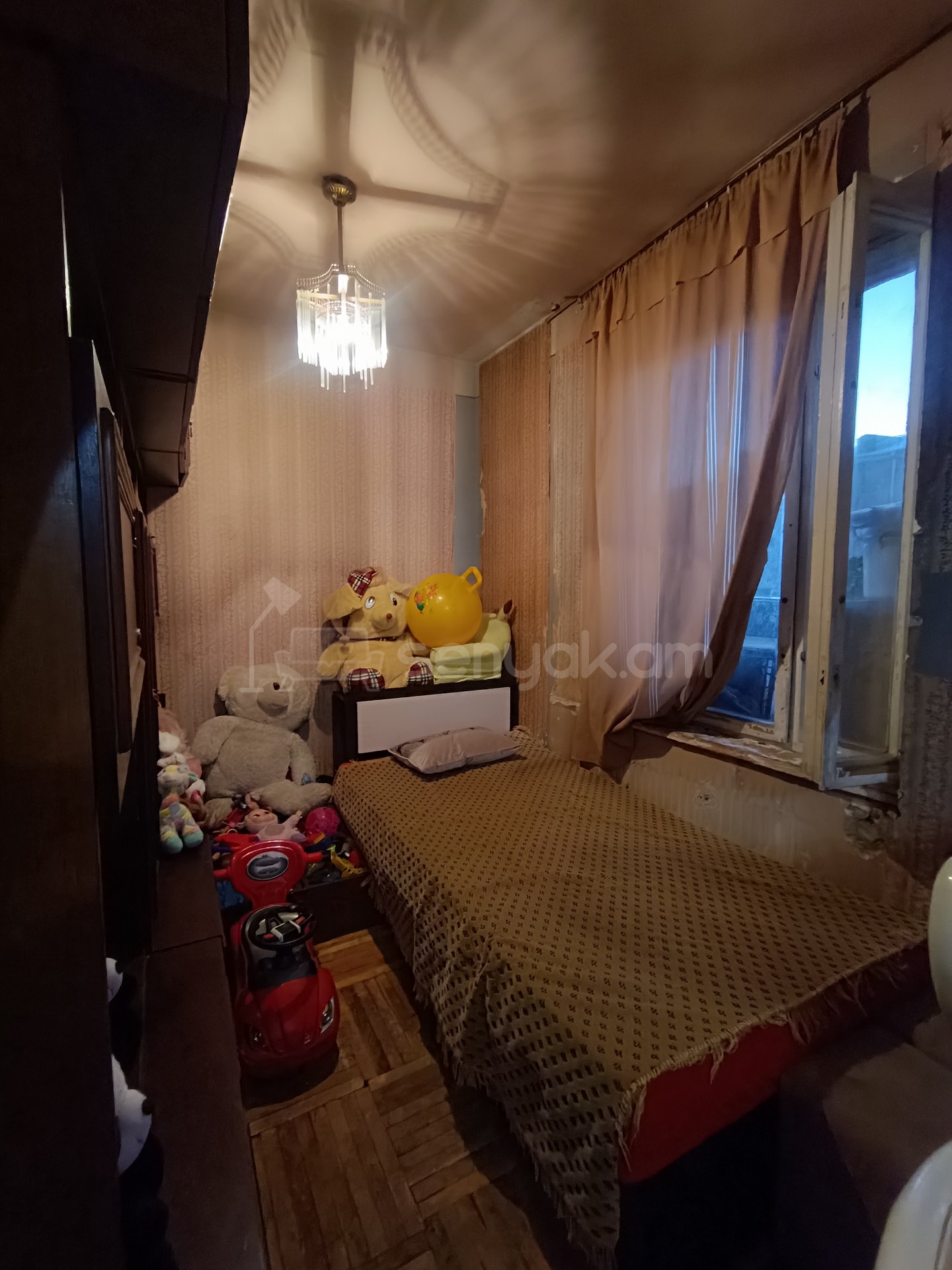 2 Սենյականոց Բնակարան Քարե Շենքում, 68քմ, 3/5 հարկ, Պետական Վիճակում