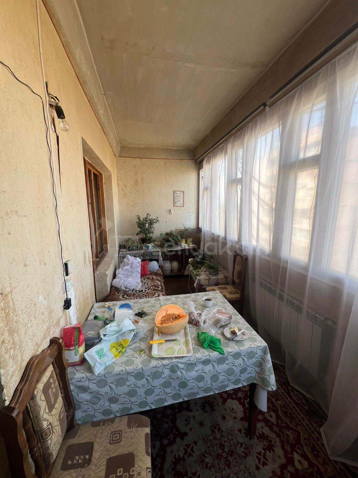 4 Սենյականոց Բնակարան, 95քմ, 8/9 հարկ, Պետական Վիճակում