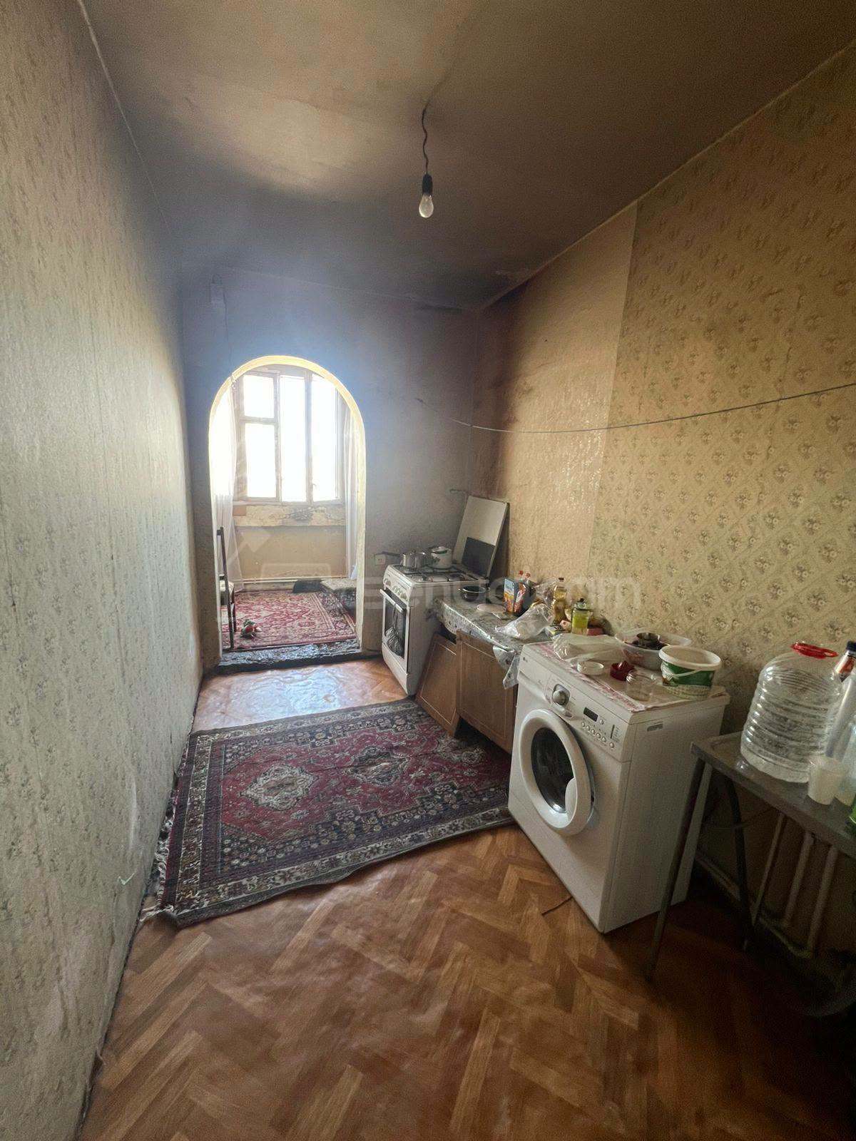 4 Սենյականոց Բնակարան, 95քմ, 8/9 հարկ, Պետական Վիճակում