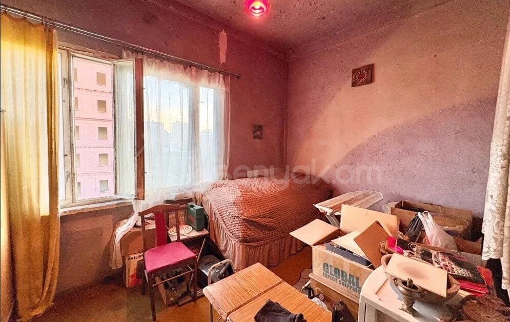 3 Սենյականոց Բնակարան Քարե Շենքում, 78քմ, 4/4 հարկ, Պետական Վիճակում