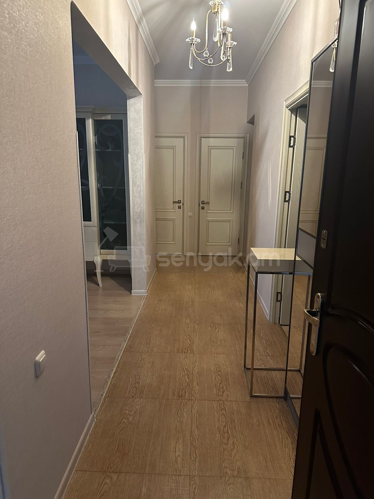3 Սենյականոց Բնակարան Քարե Շենքում, 105քմ, 5/5 հարկ, Կապիտալ Վերանորոգված