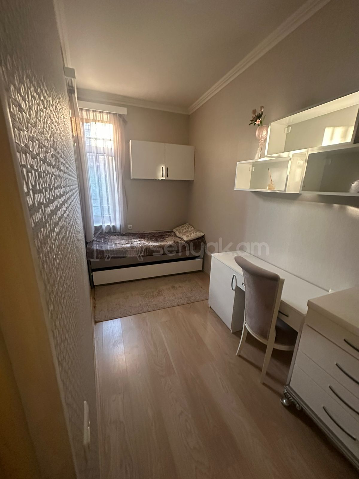 3 Սենյականոց Բնակարան Քարե Շենքում, 105քմ, 5/5 հարկ, Կապիտալ Վերանորոգված