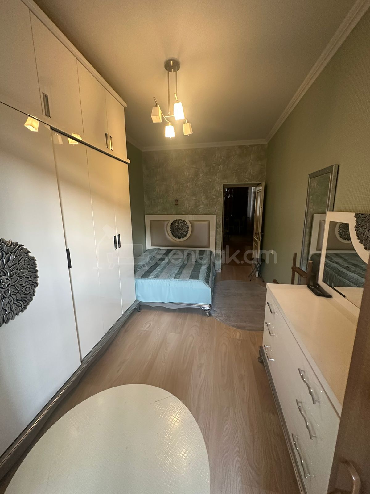 3 Սենյականոց Բնակարան Քարե Շենքում, 105քմ, 5/5 հարկ, Կապիտալ Վերանորոգված