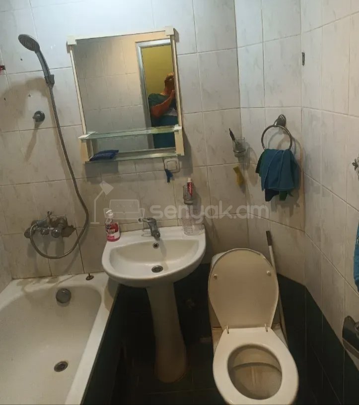 2 Սենյականոց Բնակարան Քարե Շենքում, 52քմ, 3/5 հարկ, Նորմալ Վիճակում, Կահավորված, Արևկող