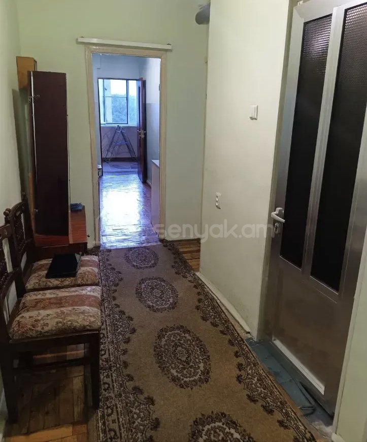 2 Սենյականոց Բնակարան Քարե Շենքում, 52քմ, 3/5 հարկ, Նորմալ Վիճակում, Կահավորված, Արևկող