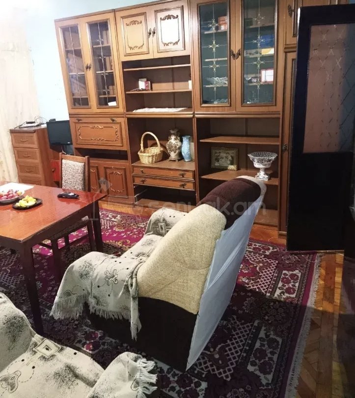 2 Սենյականոց Բնակարան Քարե Շենքում, 52քմ, 3/5 հարկ, Նորմալ Վիճակում, Կահավորված, Արևկող