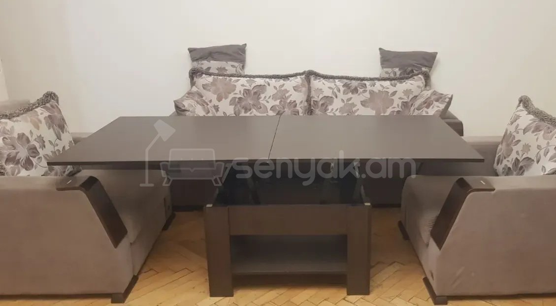 3 Սենյականոց Բնակարան Քարե Շենքում, 82քմ, 5/5 հարկ, Կապիտալ Վերանորոգված, Կահավորված