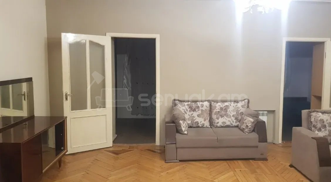 3 Սենյականոց Բնակարան Քարե Շենքում, 82քմ, 5/5 հարկ, Կապիտալ Վերանորոգված, Կահավորված