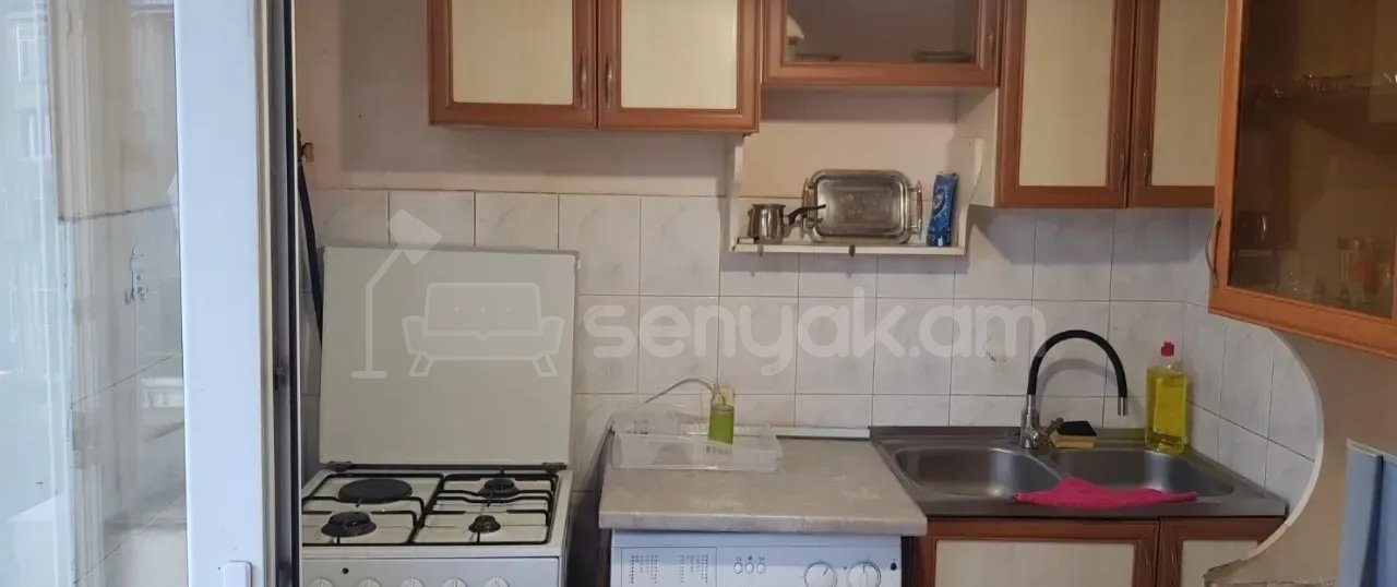3 Սենյականոց Բնակարան Քարե Շենքում, 82քմ, 5/5 հարկ, Կապիտալ Վերանորոգված, Կահավորված