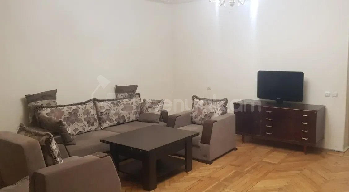 3 Սենյականոց Բնակարան Քարե Շենքում, 82քմ, 5/5 հարկ, Կապիտալ Վերանորոգված, Կահավորված