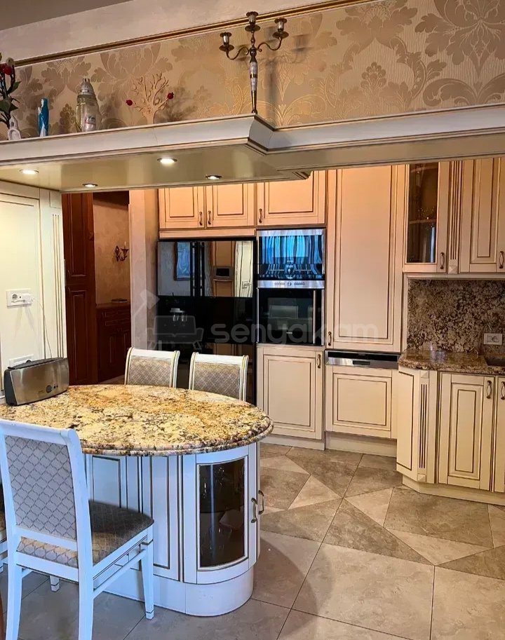 3 Սենյականոց Բնակարան, 160քմ, 10/18 հարկ, Դիզայներական Վերանորոգված, Կահավորված