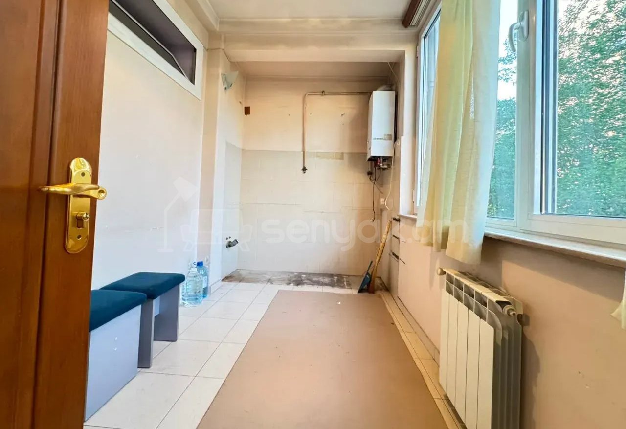 2 Սենյականոց Բնակարան Քարե Շենքում, 50քմ, 4/5 հարկ, Կապիտալ Վերանորոգված