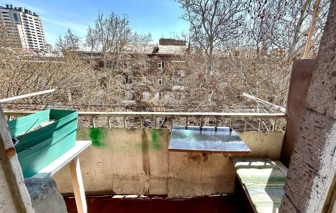 3 Սենյականոց Բնակարան Քարե Շենքում, 87քմ, 5/5 հարկ, Նորմալ Վիճակում