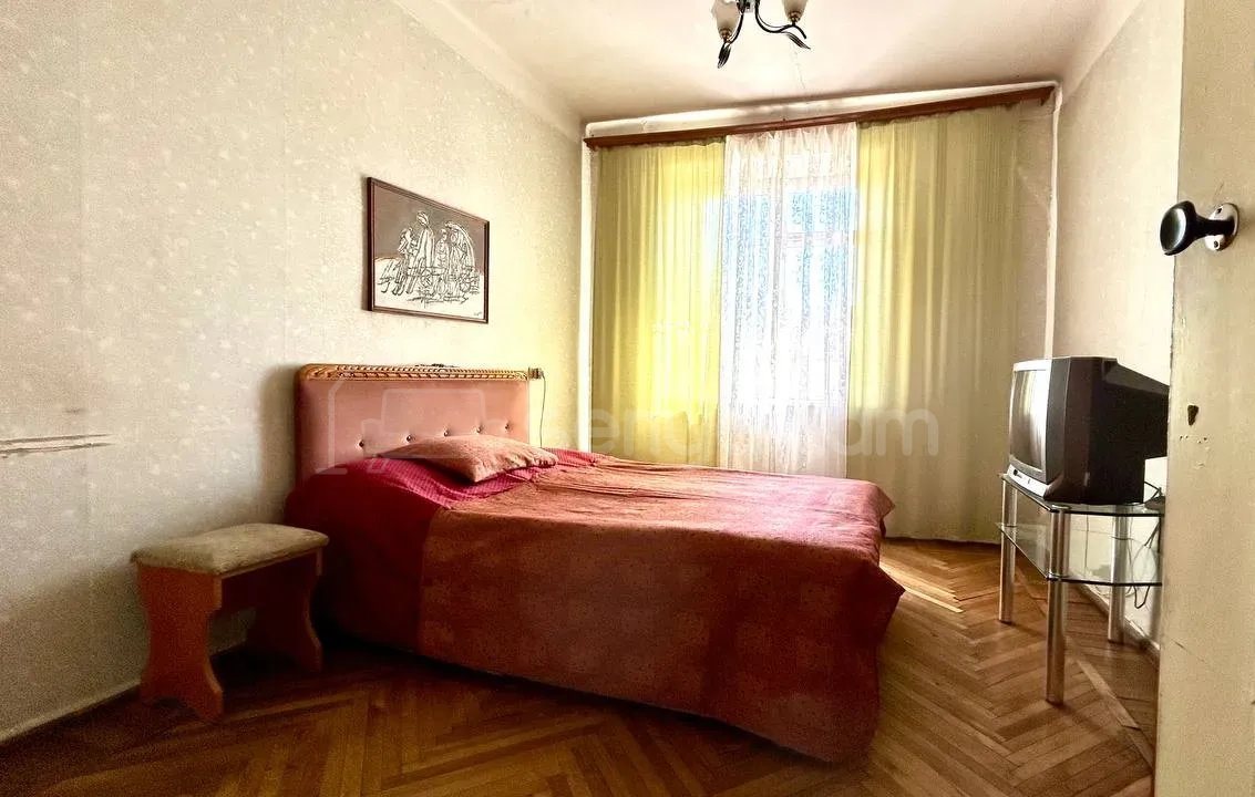 3 Սենյականոց Բնակարան Քարե Շենքում, 87քմ, 5/5 հարկ, Նորմալ Վիճակում