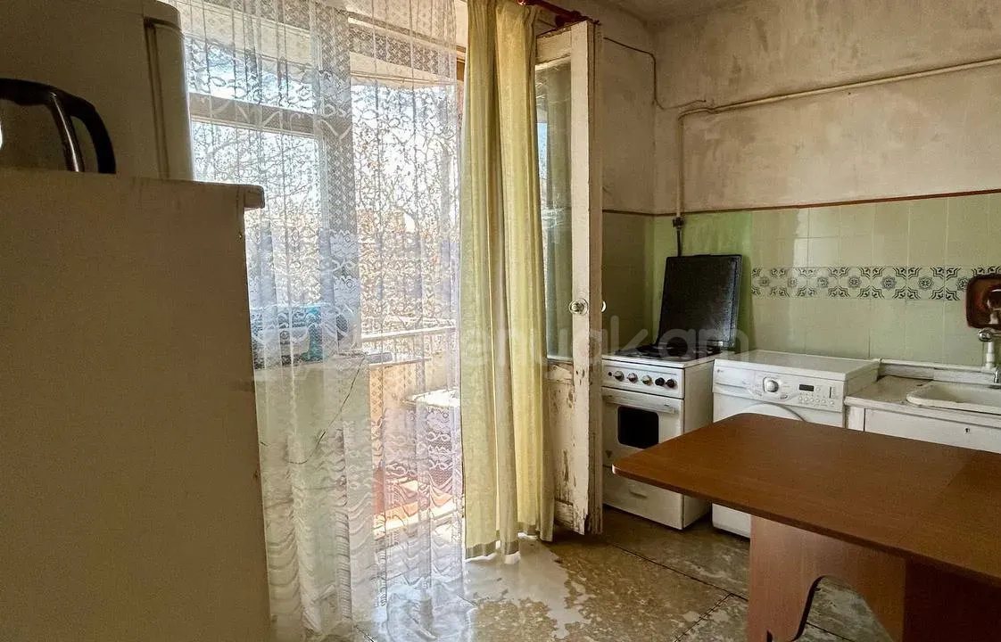 3 Սենյականոց Բնակարան Քարե Շենքում, 87քմ, 5/5 հարկ, Նորմալ Վիճակում
