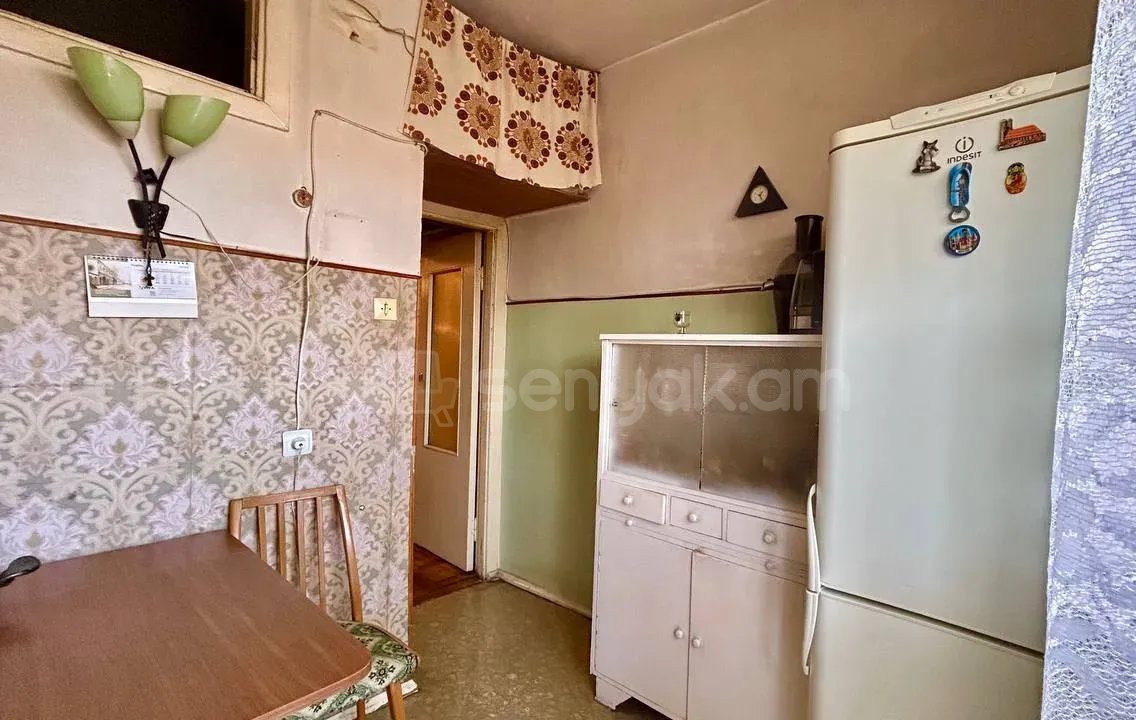 3 Սենյականոց Բնակարան Քարե Շենքում, 87քմ, 5/5 հարկ, Նորմալ Վիճակում