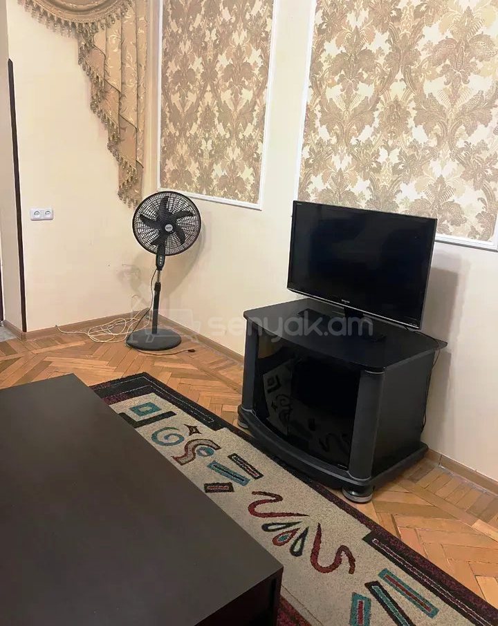 2 Սենյականոց Բնակարան Քարե Շենքում, 44քմ, 4/5 հարկ, Դիզայներական Վերանորոգված