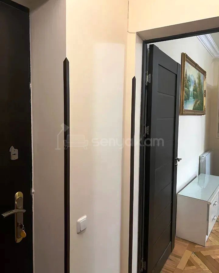 2 Սենյականոց Բնակարան Քարե Շենքում, 44քմ, 4/5 հարկ, Դիզայներական Վերանորոգված