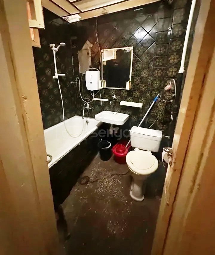 3 Սենյականոց Բնակարան Քարե Շենքում, 75քմ, 2/5 հարկ, Նորմալ Վիճակում