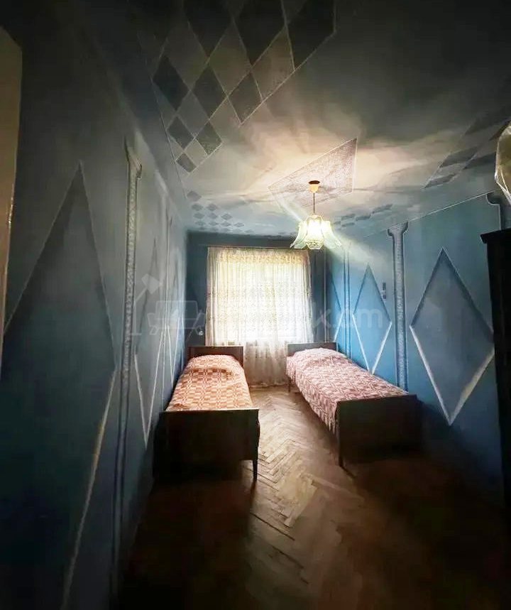 3 Սենյականոց Բնակարան Քարե Շենքում, 75քմ, 2/5 հարկ, Նորմալ Վիճակում