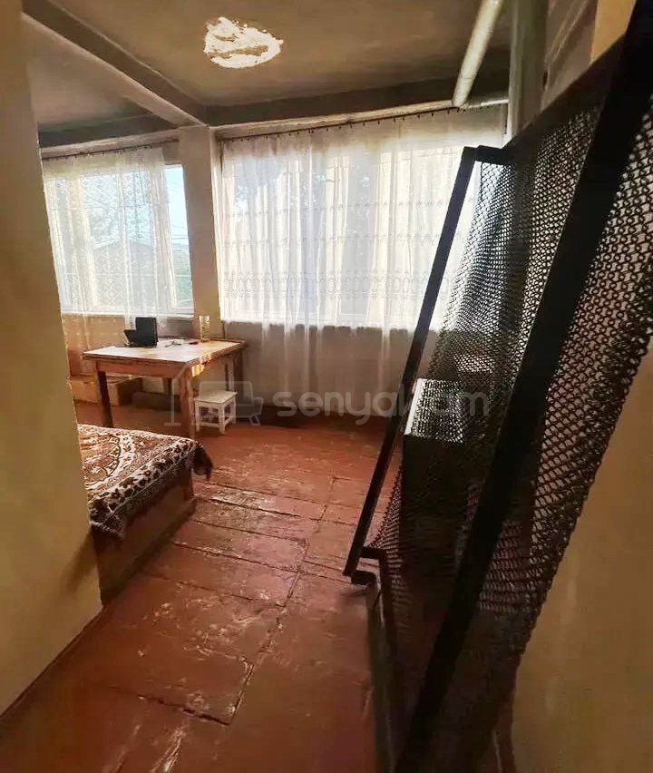 3 Սենյականոց Բնակարան Քարե Շենքում, 75քմ, 2/5 հարկ, Նորմալ Վիճակում