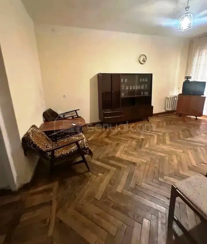 3 Սենյականոց Բնակարան Քարե Շենքում, 75քմ, 2/5 հարկ, Նորմալ Վիճակում