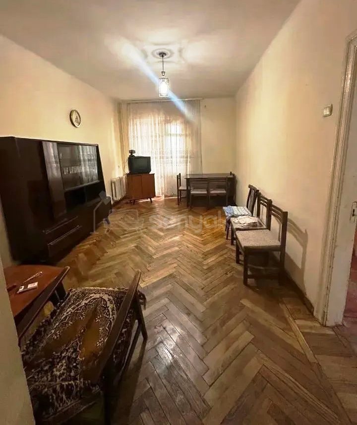 3 Սենյականոց Բնակարան Քարե Շենքում, 75քմ, 2/5 հարկ, Նորմալ Վիճակում