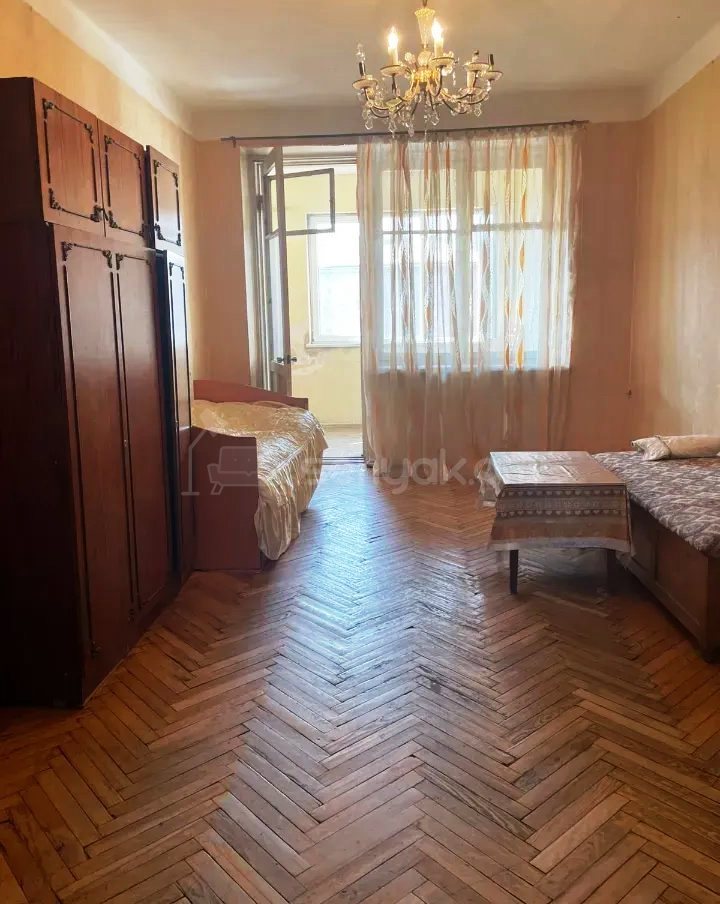 3 Սենյականոց Բնակարան Քարե Շենքում, 67քմ, 4/5 հարկ, Նորմալ Վիճակում
