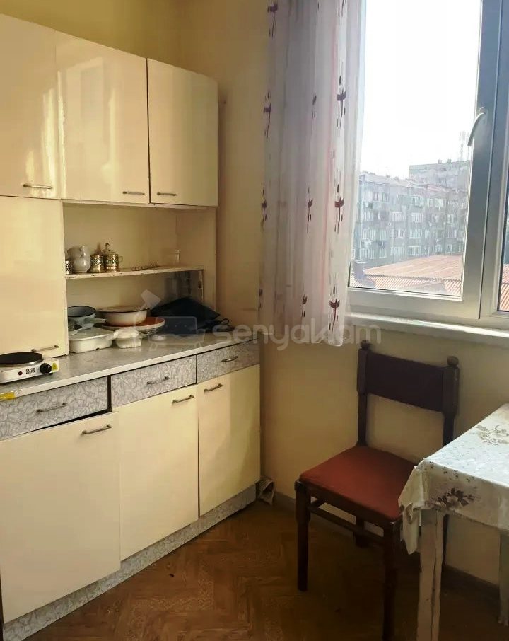 3 Սենյականոց Բնակարան Քարե Շենքում, 67քմ, 4/5 հարկ, Նորմալ Վիճակում