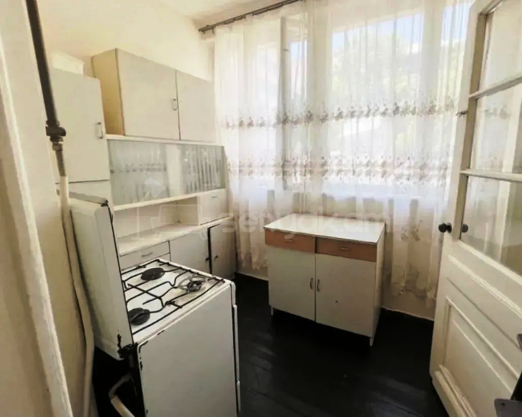 3 Սենյականոց Բնակարան Քարե Շենքում, 90քմ, 2/8 հարկ, Կոսմետիկ Վերանորոգված