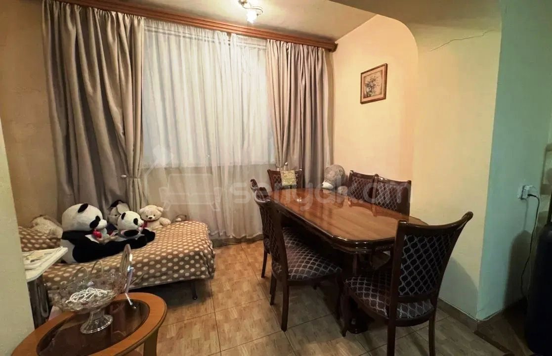 3 Սենյականոց Բնակարան Քարե Շենքում, 90քմ, 2/8 հարկ, Կոսմետիկ Վերանորոգված